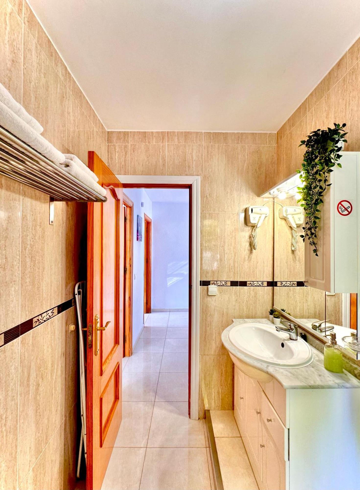 Apartamentos J&K Torremolinos Exteriör bild