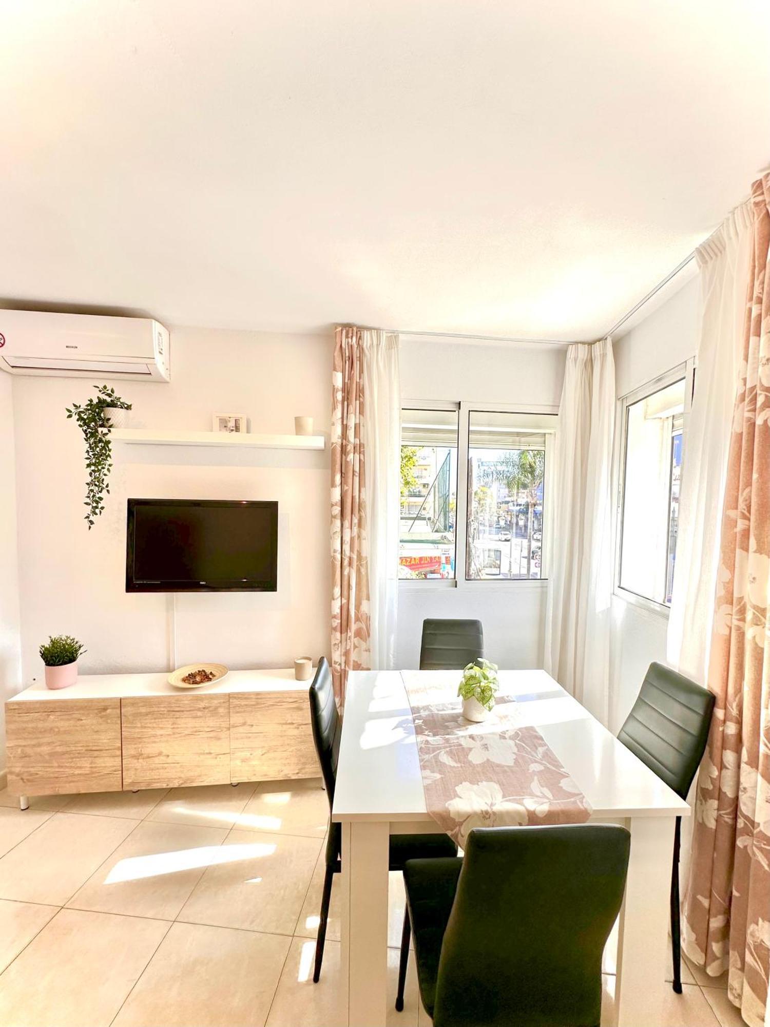 Apartamentos J&K Torremolinos Exteriör bild