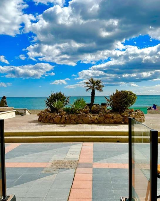 Apartamentos J&K Torremolinos Exteriör bild